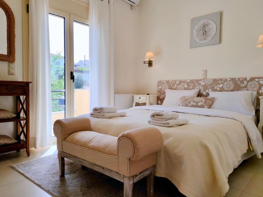 Sea Breeze - Home With A View Bouzaiika ภายนอก รูปภาพ